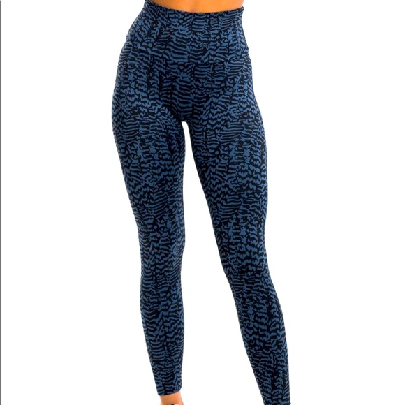 ECHT Pants - WHITE ECHT Essential Zebra Scrunch Leggings